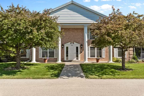 940 W Heritage #109, Mequon, WI 53092