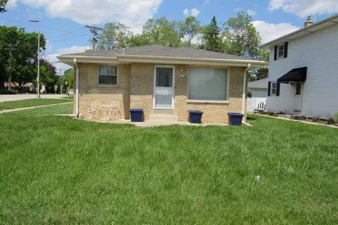 5032 W Layton, Greenfield, WI 53220