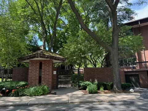 1229 N Jackson #202, Milwaukee, WI 53202