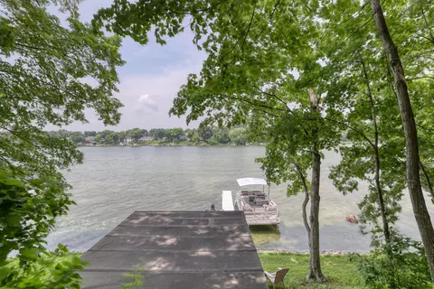1527 N Sugar Is, Summit, WI 53066