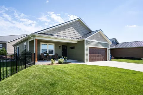 1832 Farm Vw, Grafton, WI 53024