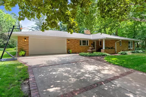 412 Oakwood, Thiensville, WI 53092