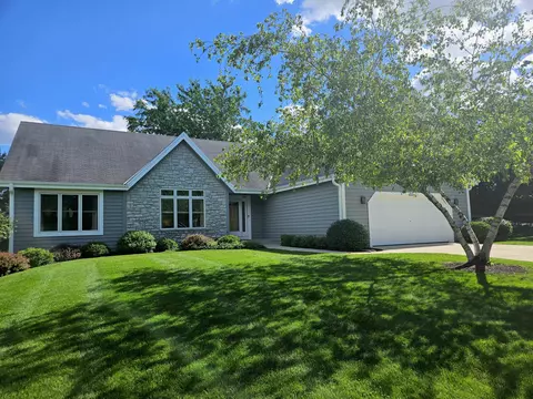 n22w26677 Shooting Star, Pewaukee, WI 53072