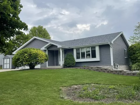 7394 S Heatheridge, Franklin, WI 53132