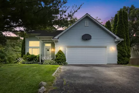 3952 Elaines, Hartford, WI 53086