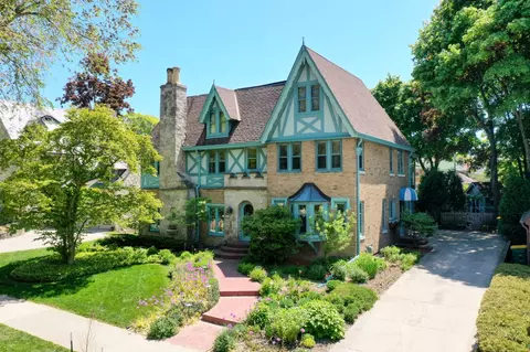 2709 E Menlo, Shorewood, WI 53211