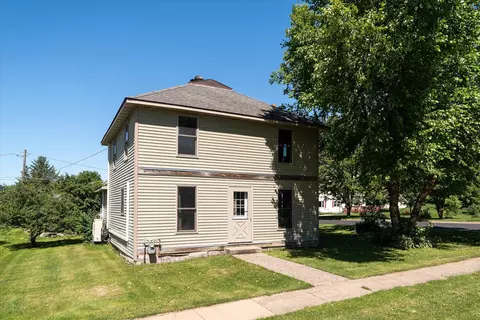 219 E York, Viola, WI 54664