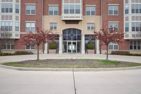 4130 S S Lk #278, Saint Francis, WI 53235