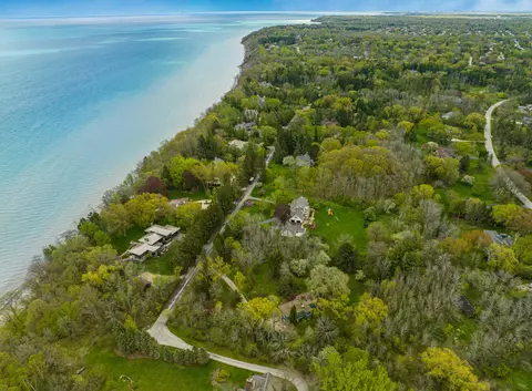 11745 N Shorecliff, Mequon, WI 53092