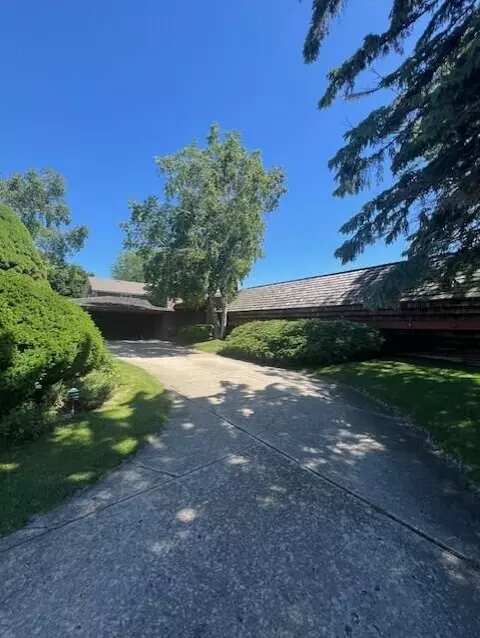 15 Greenwood, Wind Point, WI 53402