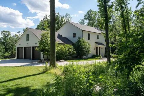 6585 Division, Mequon, WI 53092