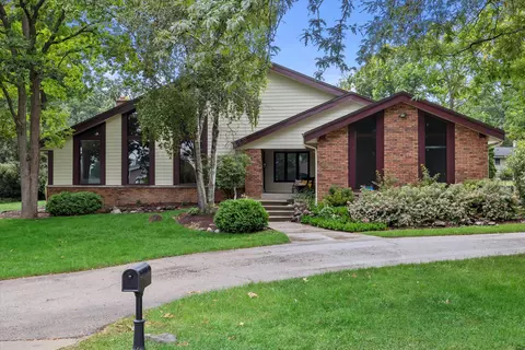 4047 S Shady Ln, Greenfield, WI 53228