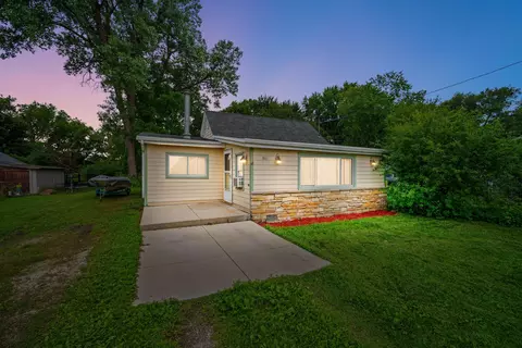 841 Bark Lk, Hubertus, WI 53033