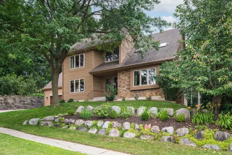 1006 Larchmont, Waukesha, WI 53186