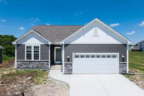 924 Foxwalk, Waterford, WI 53185