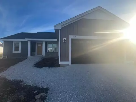 1058 Ridgeway #LT 7, Pewaukee, WI 53072