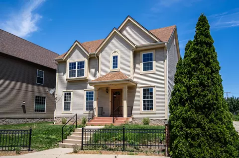2100 W Barbee, Milwaukee, WI 53205