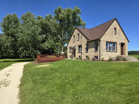 4513 Country Aire, Jackson, WI 53012