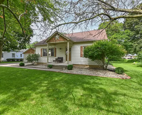 2331 N 118th, Wauwatosa, WI 53226