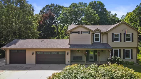 w327s7601 Squire, Mukwonago, WI 53149