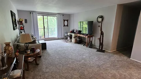 12000 W Bluemound #207, Wauwatosa, WI 53226