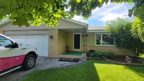 4761 S 99th, Greenfield, WI 53228