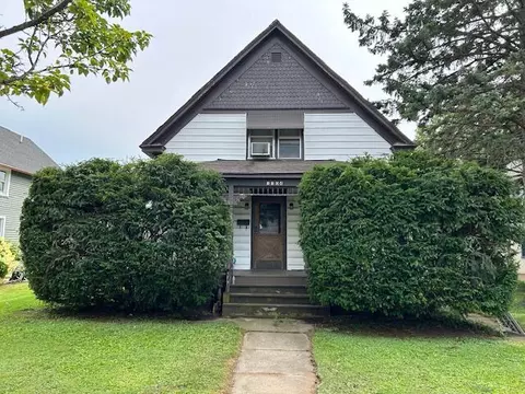 1104 Pleasant, Lake Geneva, WI 53147