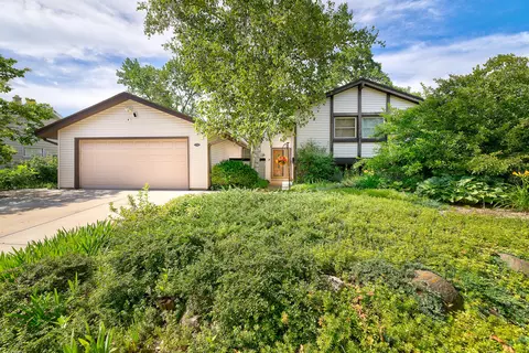 1710 Indianwood, Waukesha, WI 53186