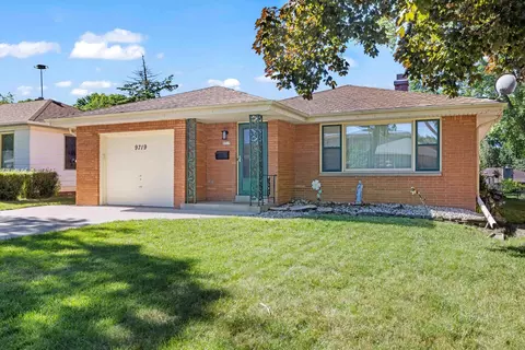 9719 W Hayes, West Allis, WI 53227