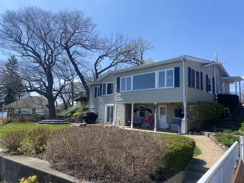 305 Indian Pt, Twin Lakes, WI 53181