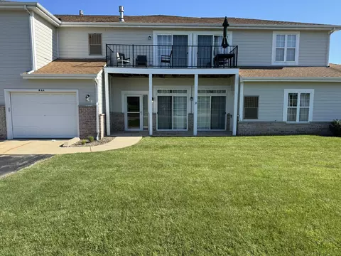 6620 Meadowlands #8AA, Pleasant Prairie, WI 53158