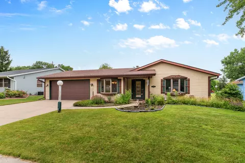 1296 Honeysuckle, Hartford, WI 53027