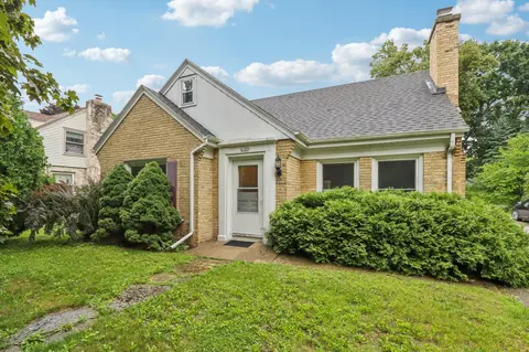 6100 N Apple Blossom, Glendale, WI 53217