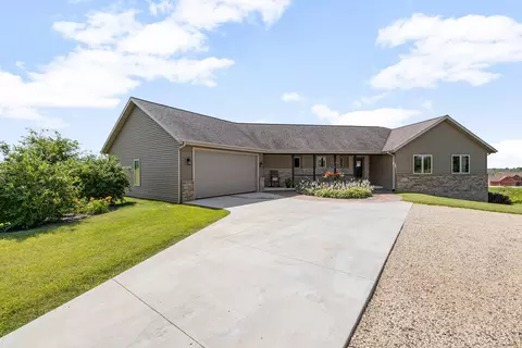 5617 Country Mdws, Wayne, WI 53010
