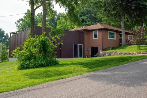 s5256 Old Lake Road, Baraboo, WI 53913