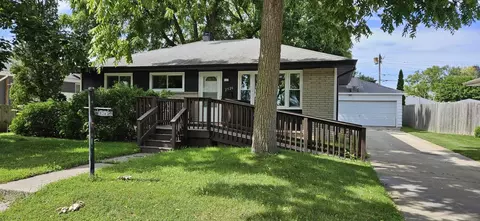 2526 Rosalind, Racine, WI 53403