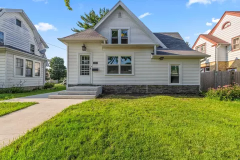 150 W Wabash, Waukesha, WI 53186