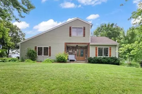 370 Stone, Pewaukee, WI 53072