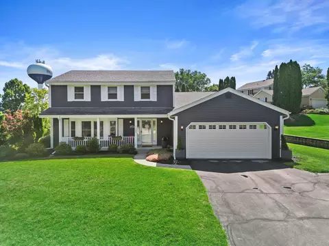 1200 Hawthorne Rdg, Brookfield, WI 53045