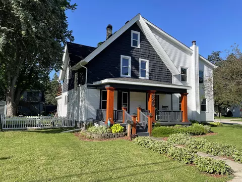 625 W South, Oconomowoc, WI 53066