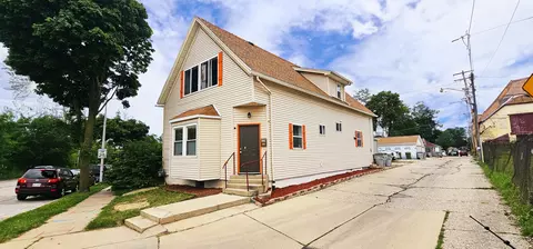 3324 W Pabst, Milwaukee, WI 53215