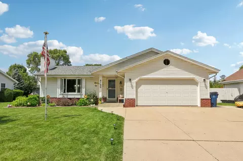 8149 S Wildwood, Oak Creek, WI 53154
