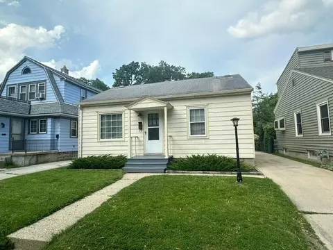 6710 Hillside, Wauwatosa, WI 53213