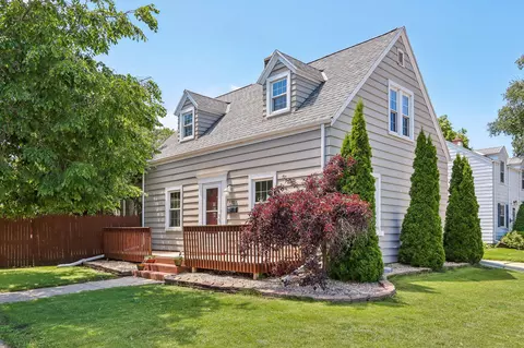 2702 Drexel, Racine, WI 53403