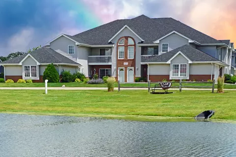 1280 Village Ctr #8, Somers, WI 53144