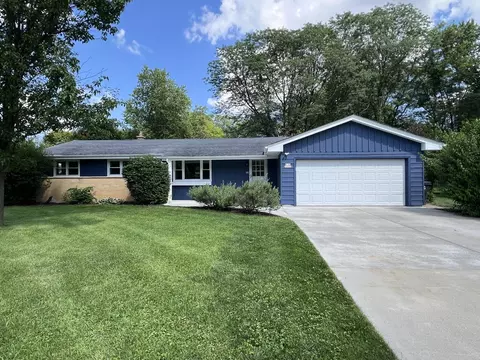 w137n6998 Manor Hls, Menomonee Falls, WI 53051