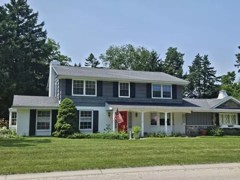 210 W Fox Dl, Glendale, WI 53217