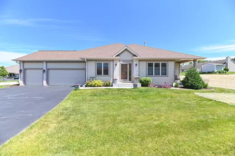 2933 W Villa #68, Franklin, WI 53132