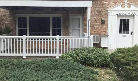 524 Laurel Lk #1, Thiensville, WI 53092