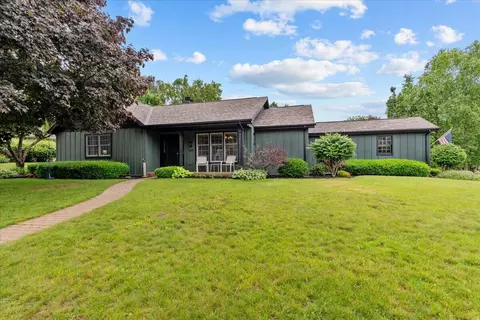 1213 Kinross, West Bend, WI 53095